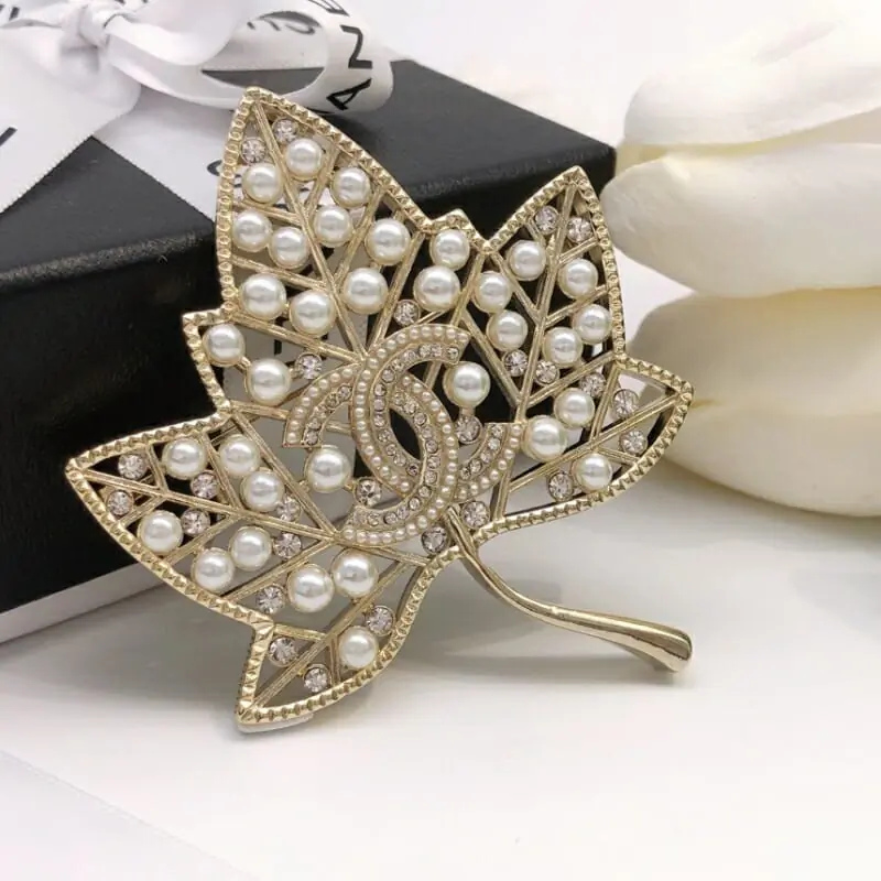 chanel brooches pour femme s_120521a1